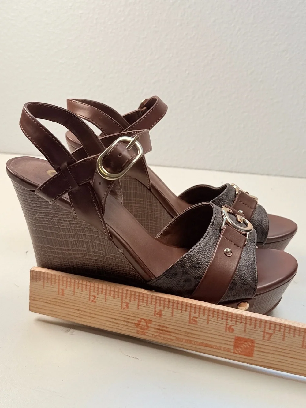 Guess GBG Los Angeles Brown Logo Print Platform Wedge Sandals Size 8M